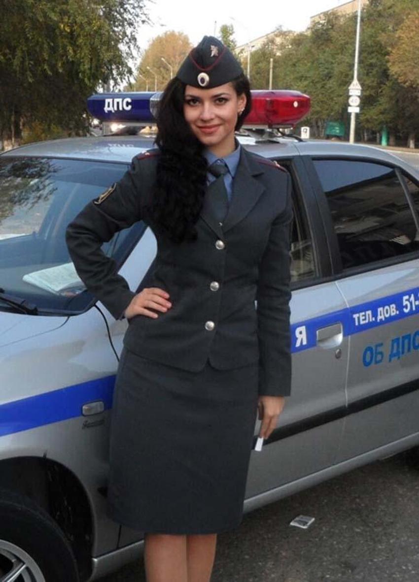 Kadın polisler pozlarını paylaştı sosyal medya karıştı! Rusya'dan gelen görüntüler olay oldu...