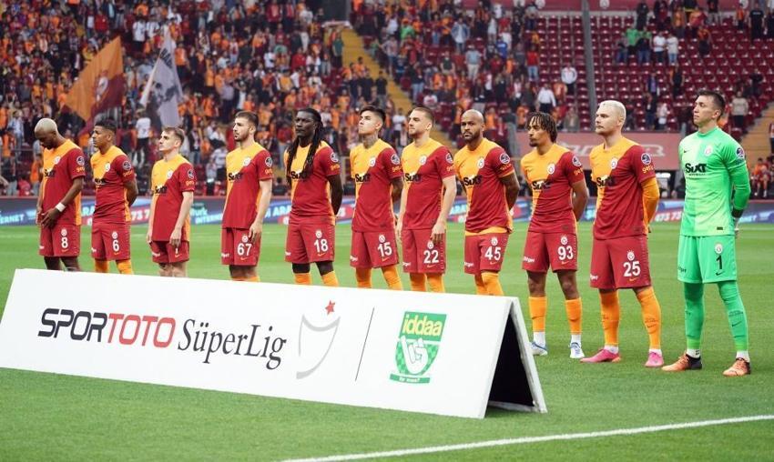 Galatasaray - Adana Demirspor maçında tarihi anlar! Belhanda'nın hareketi olay oldu! Domenec Torrent'ten bomba hamle: Arda Turan ve Kerem Aktürkoğlu...