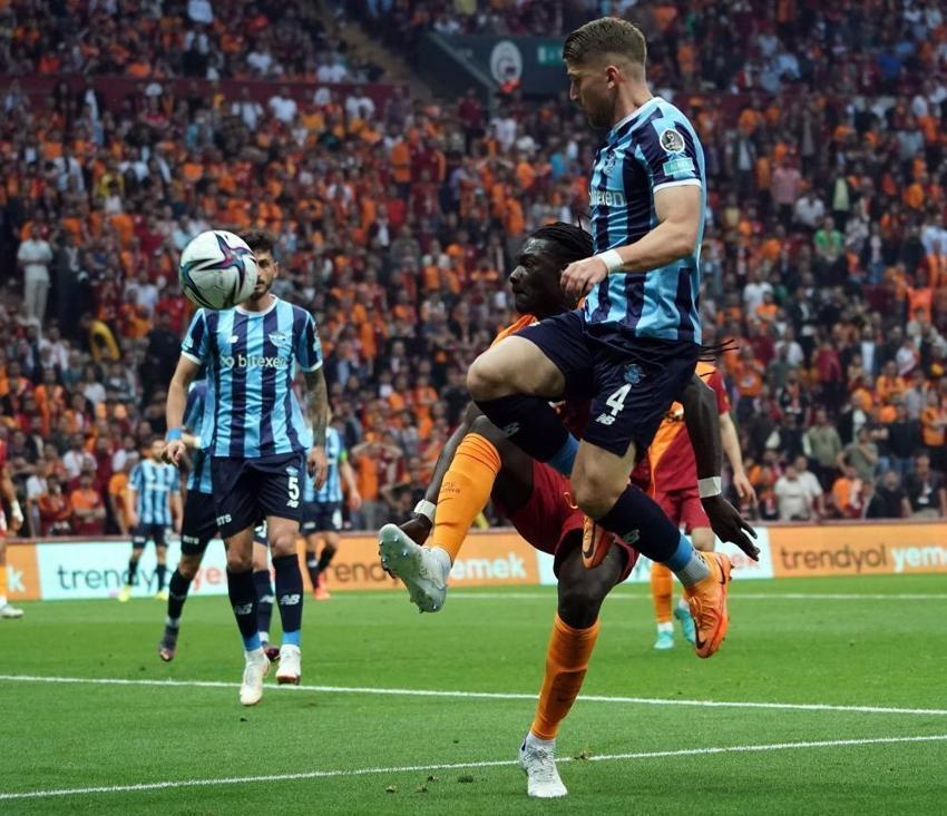 Galatasaray - Adana Demirspor maçında tarihi anlar! Belhanda'nın hareketi olay oldu! Domenec Torrent'ten bomba hamle: Arda Turan ve Kerem Aktürkoğlu...