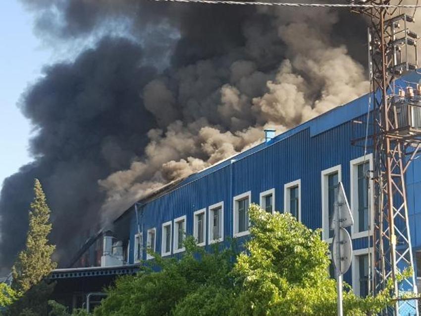 Arnavutköy'de fabrika yangını!