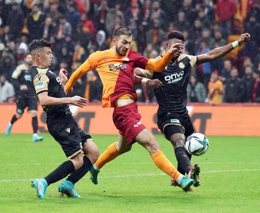 Galatasaray'da ayrılıklar peş peşe! 13 isim birden gidiyor: Yıldız futbolcu Fenerbahçe'ye...