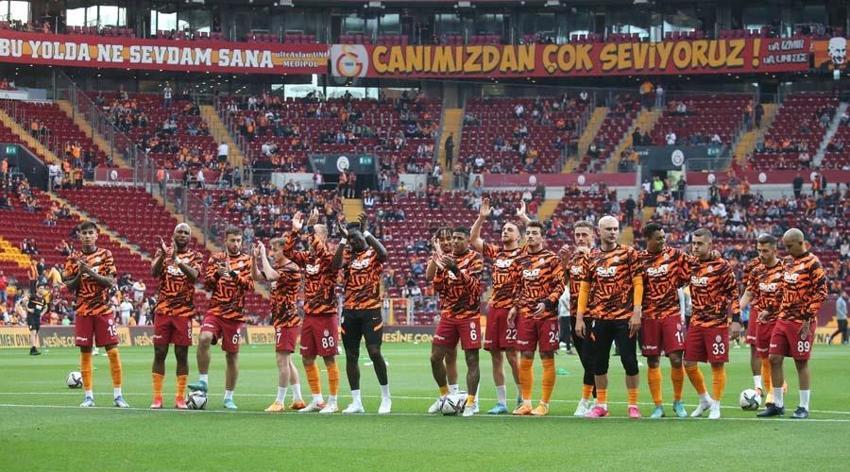 Galatasaray'da ayrılıklar peş peşe! 13 isim birden gidiyor: Yıldız futbolcu Fenerbahçe'ye...
