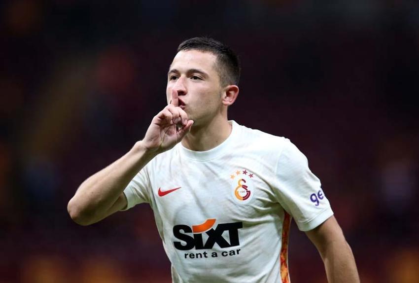 Galatasaray'da ayrılıklar peş peşe! 13 isim birden gidiyor: Yıldız futbolcu Fenerbahçe'ye...