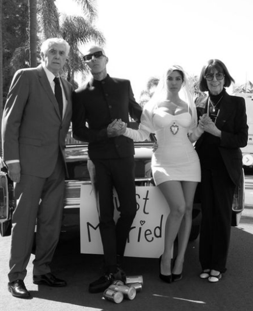 Kourtney Kardashian ile Travis Barker evlendi! Sosyal medyadan paylaştılar...