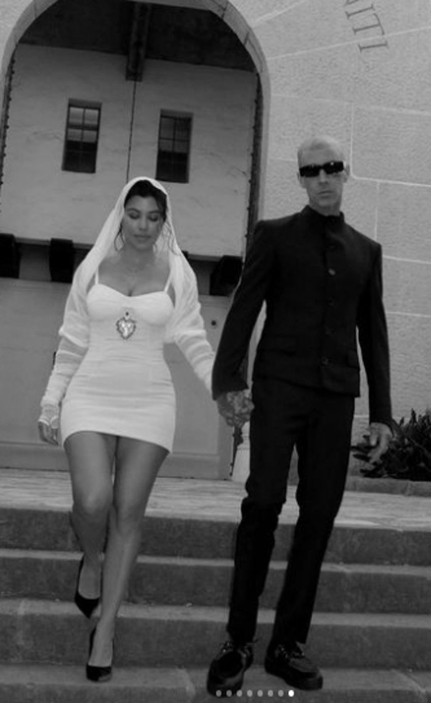 Kourtney Kardashian ile Travis Barker evlendi! Sosyal medyadan paylaştılar...