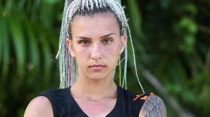 Survivor Elif'ten flaş hamle! Sevgilisinin kucağında poz verdi...