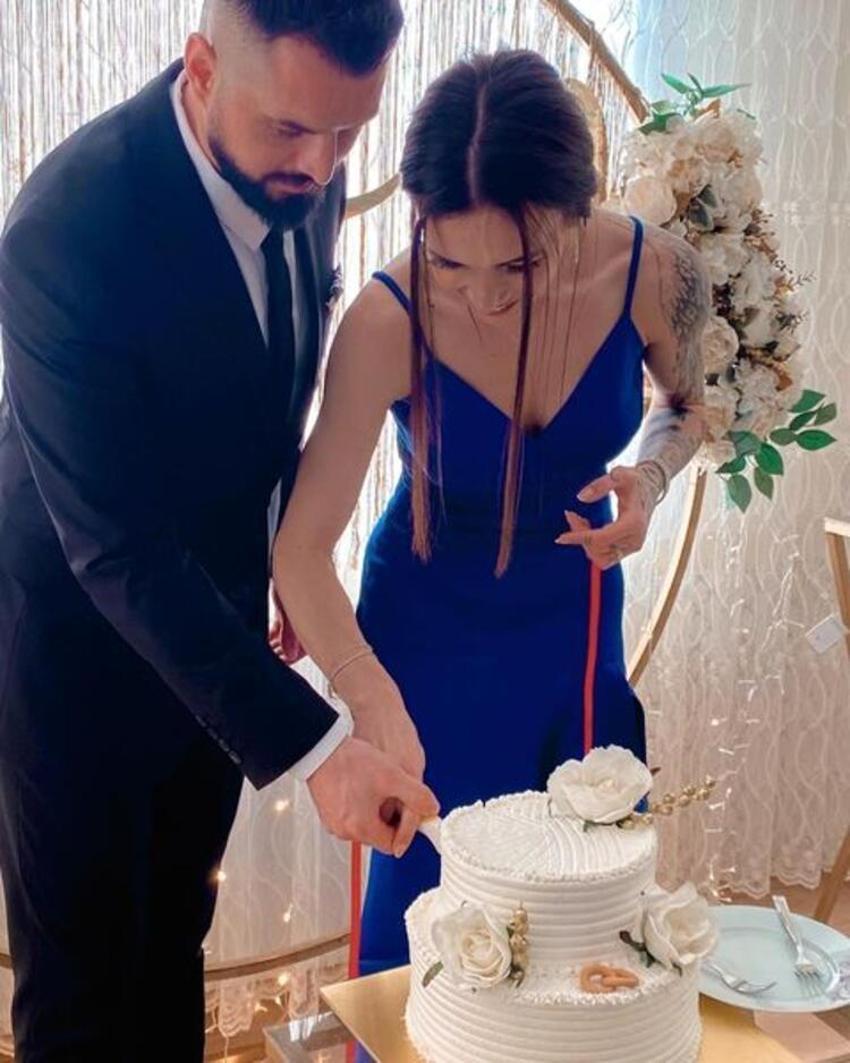 Survivor Elif'ten flaş hamle! Sevgilisinin kucağında poz verdi...