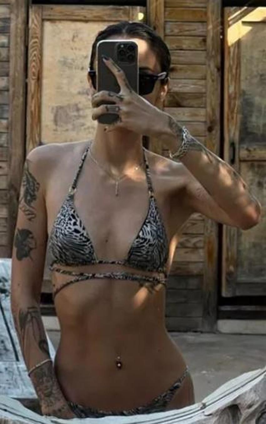 Pelinay İgit yaz sezonunu açtı! Bikinili pozlara beğeni yağdı...