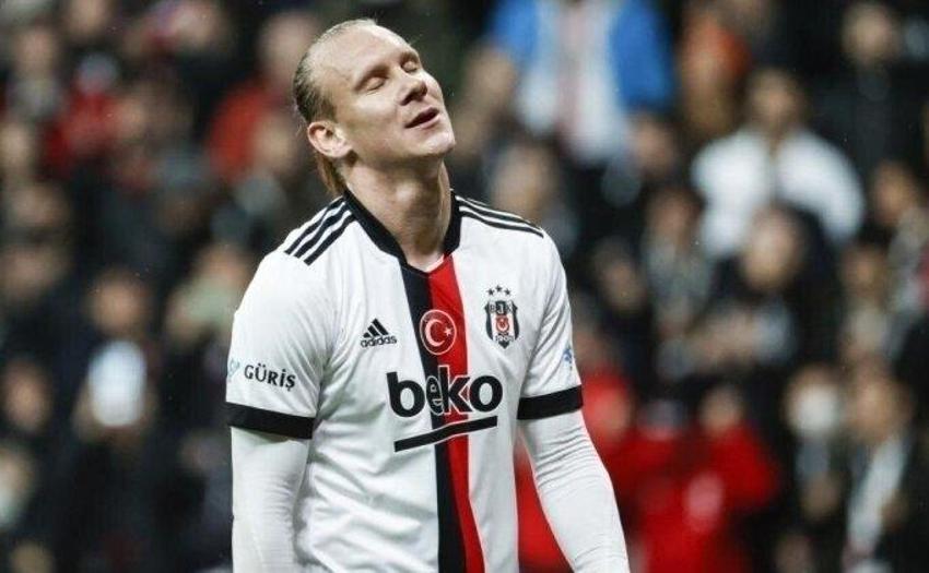 Biri kulübü çiftliğe çevirdi diğeri giderken tam 12 telefonu personellere hediye etti! Beşiktaş'ta 2 ayrılık