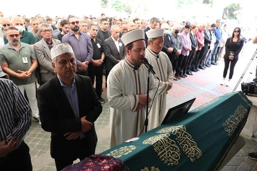 Ünlü spiker Özlem Sarıkaya'ya veda! 'Kır çiçeğim, çiçeğini bize bırakıp gitti'