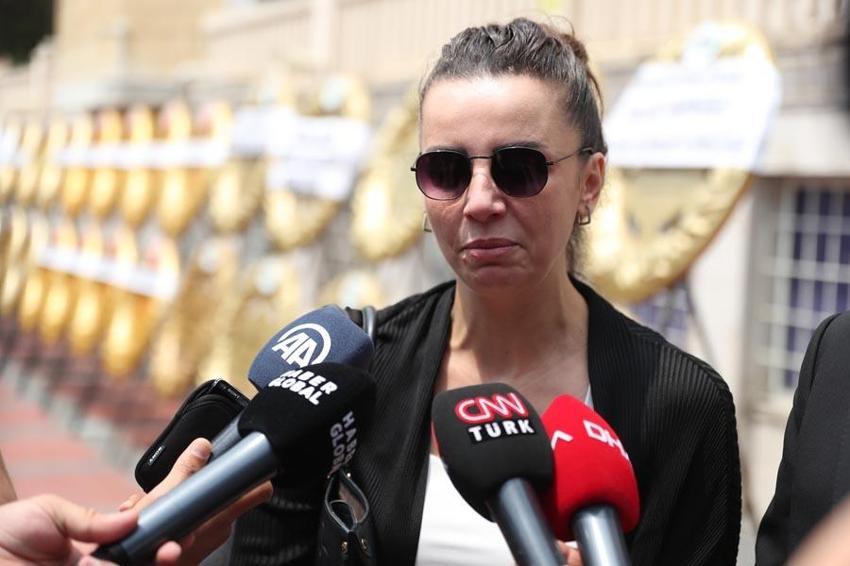 Ünlü spiker Özlem Sarıkaya'ya veda! 'Kır çiçeğim, çiçeğini bize bırakıp gitti'