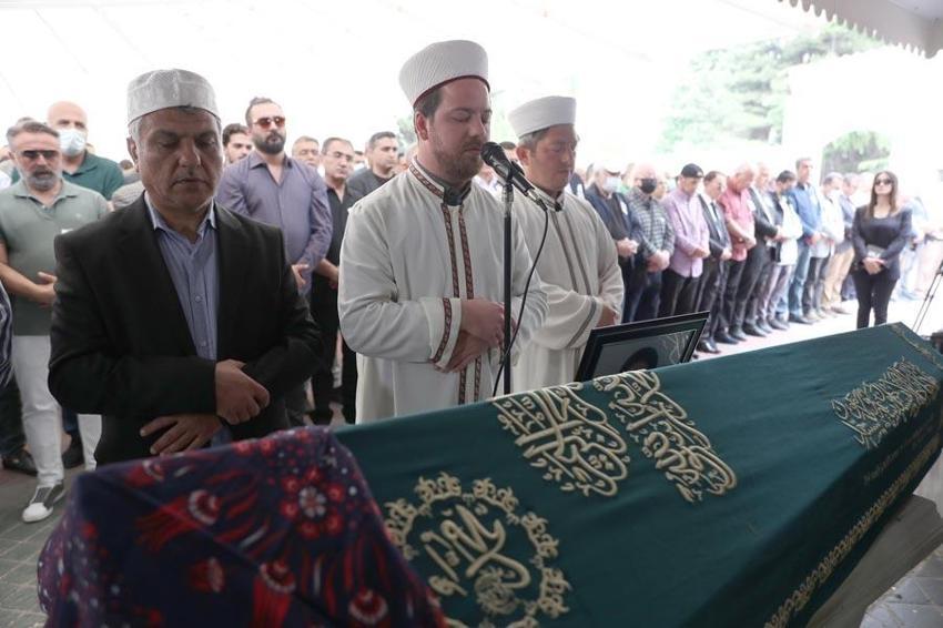 Ünlü spiker Özlem Sarıkaya'ya veda! 'Kır çiçeğim, çiçeğini bize bırakıp gitti'