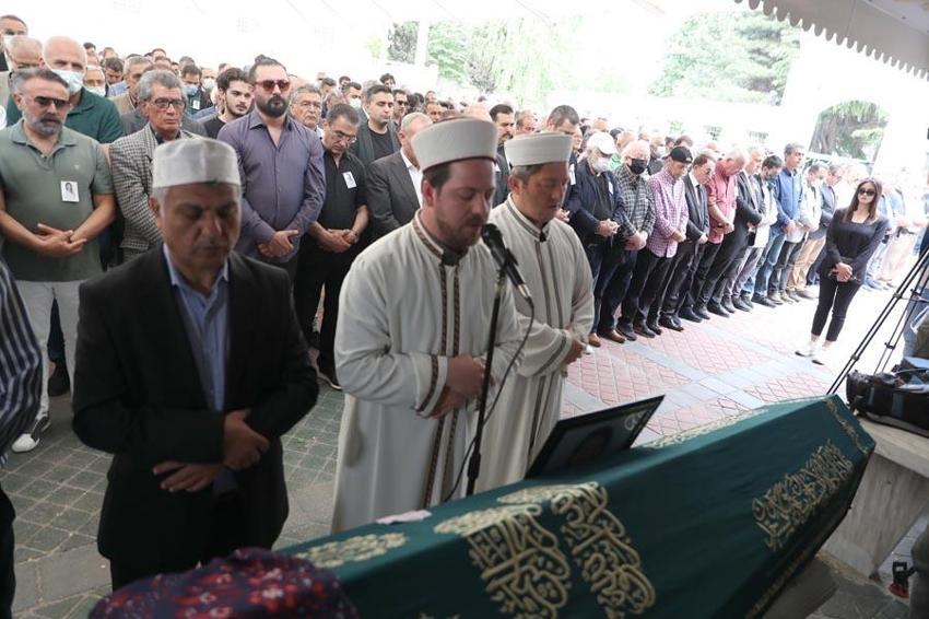 Ünlü spiker Özlem Sarıkaya'ya veda! 'Kır çiçeğim, çiçeğini bize bırakıp gitti'