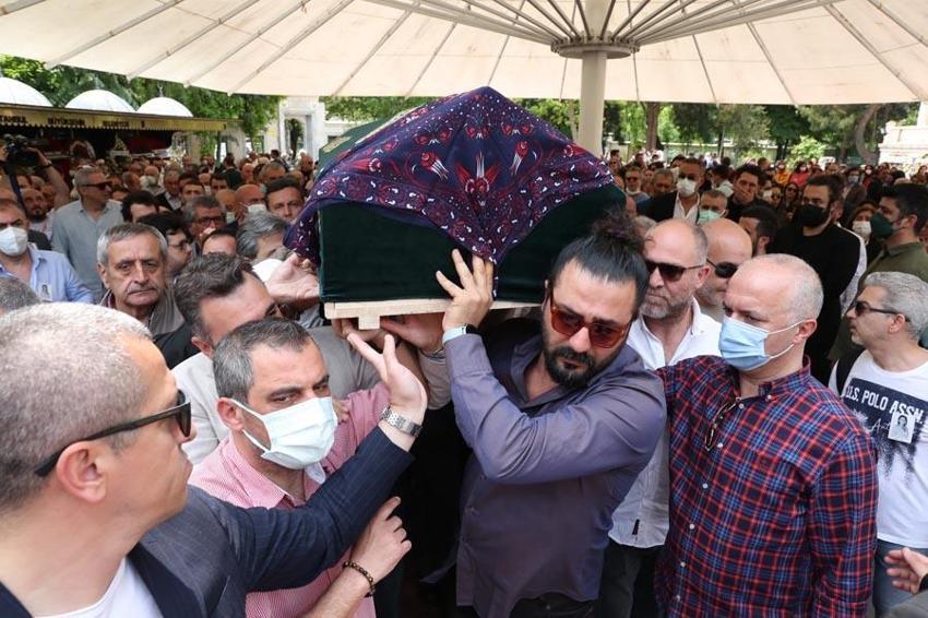 Ünlü spiker Özlem Sarıkaya'ya veda! 'Kır çiçeğim, çiçeğini bize bırakıp gitti'