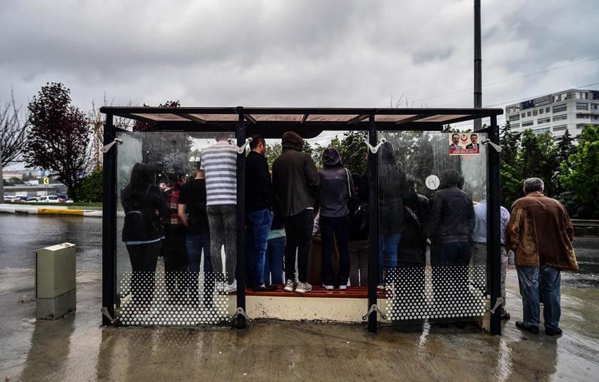 İstanbul'da sağanak yağış bir anda etkisini gösterdi, vatandaşlar zor anlar yaşadı!