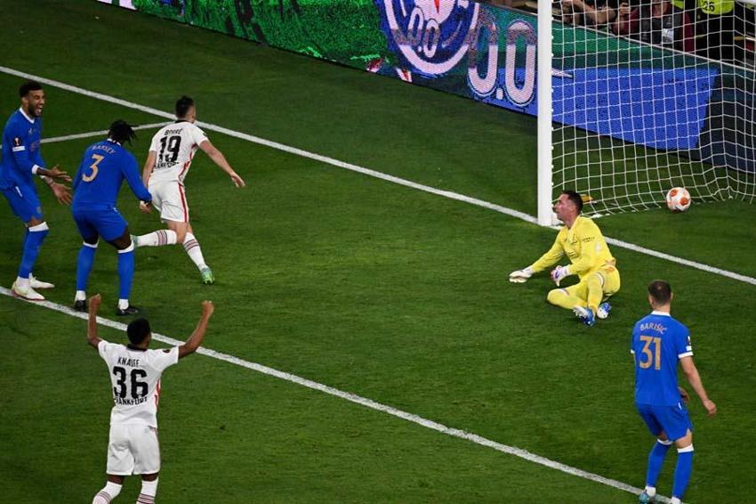 Eintracht Frankfurt UEFA Avrupa Ligi'nde inanılmazı başardı! 42 yıl sonra gelen zafer: Fenerbahçe, Galatasaray, Pelkas ve Torrent detayı...