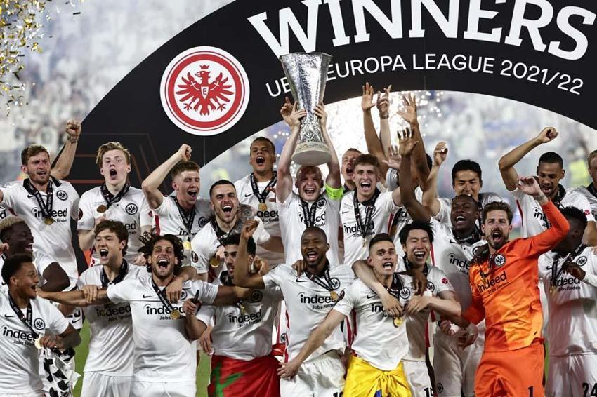 Eintracht Frankfurt UEFA Avrupa Ligi'nde inanılmazı başardı! 42 yıl sonra gelen zafer: Fenerbahçe, Galatasaray, Pelkas ve Torrent detayı...