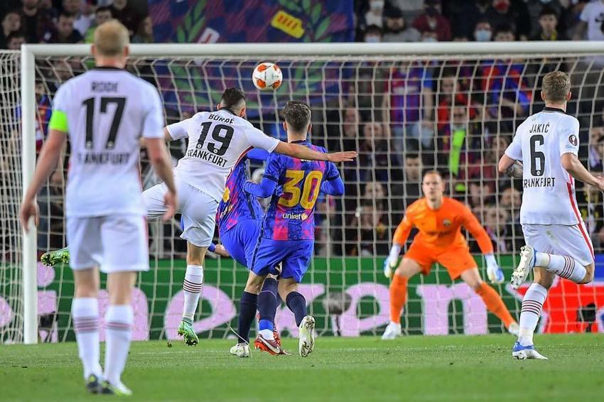 Eintracht Frankfurt UEFA Avrupa Ligi'nde inanılmazı başardı! 42 yıl sonra gelen zafer: Fenerbahçe, Galatasaray, Pelkas ve Torrent detayı...