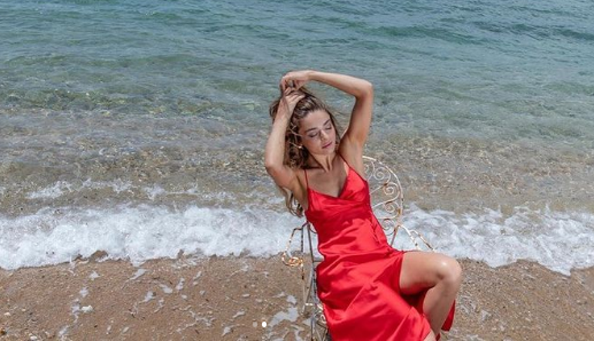 Ayça Ayşin Turan'dan yaza özlem pozları!