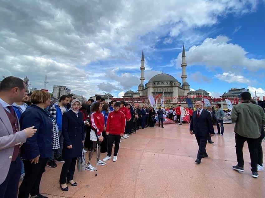 19 Mayıs coşkusu İzmir ve İstanbul'da böyle kutlandı