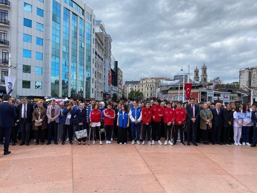 19 Mayıs coşkusu İzmir ve İstanbul'da böyle kutlandı