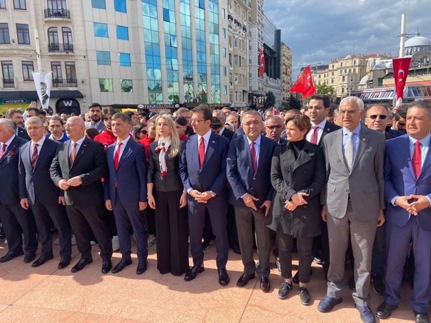 19 Mayıs coşkusu İzmir ve İstanbul'da böyle kutlandı