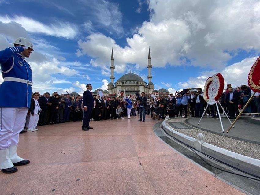 19 Mayıs coşkusu İzmir ve İstanbul'da böyle kutlandı