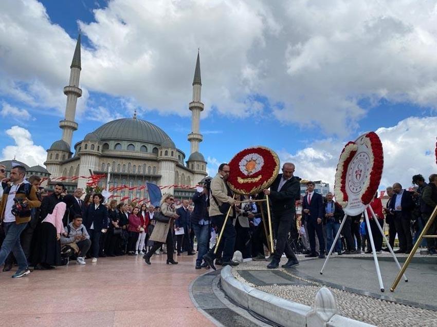19 Mayıs coşkusu İzmir ve İstanbul'da böyle kutlandı