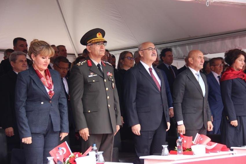 19 Mayıs coşkusu İzmir ve İstanbul'da böyle kutlandı