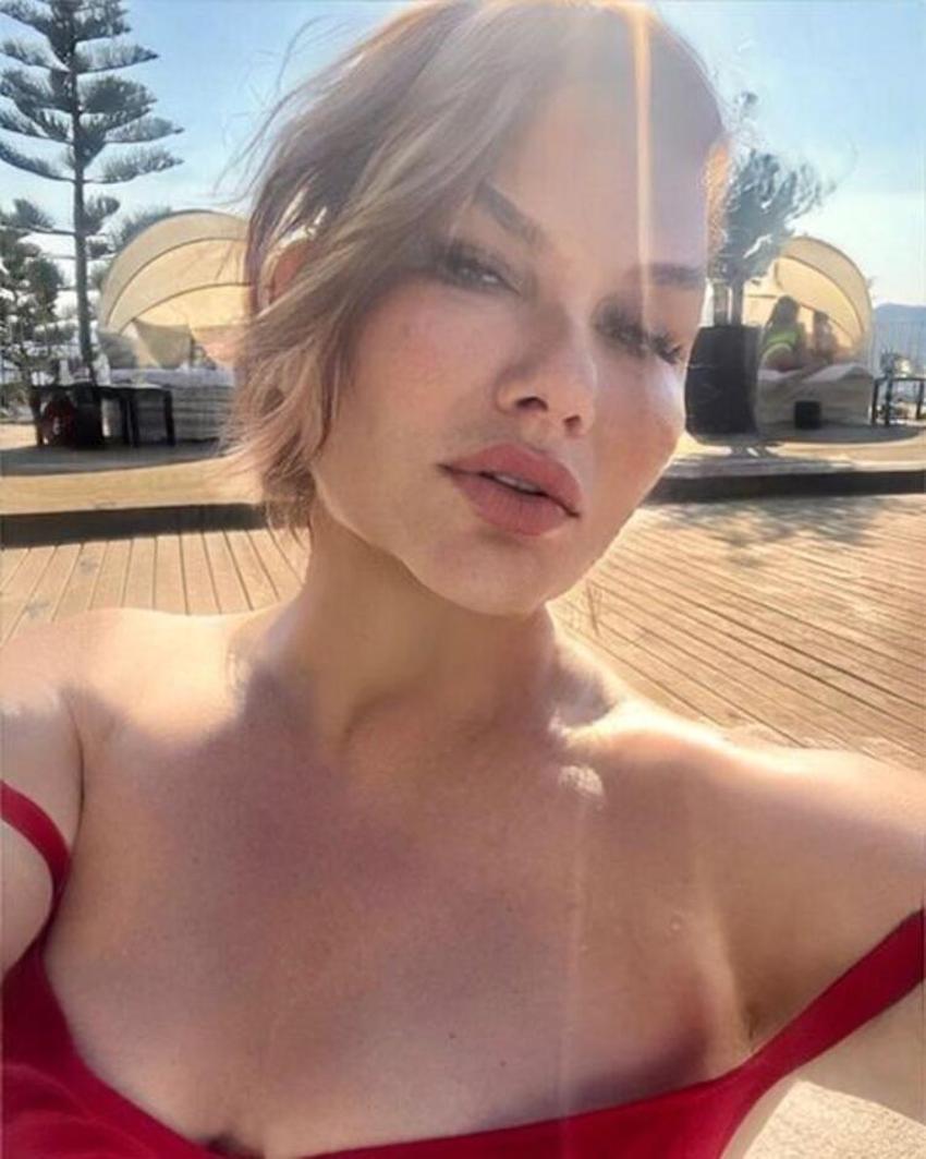Deniz Seki tatil sezonunu açtı! Sere serpe uzandı...