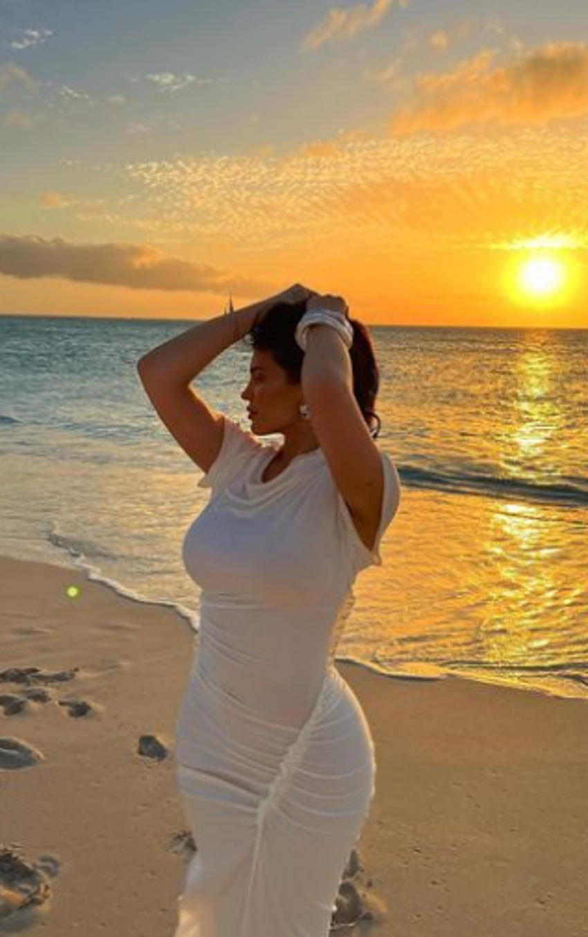 Kylie Jenner da photoshop mağduru oldu! "Diz kapaklarını unutmuşlar"