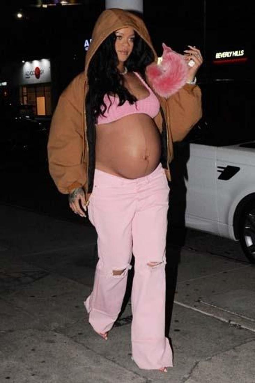Dünyaca ünlü şarkıcı Rihanna, doğum yaptı! Bebeğin cinsiyeti...