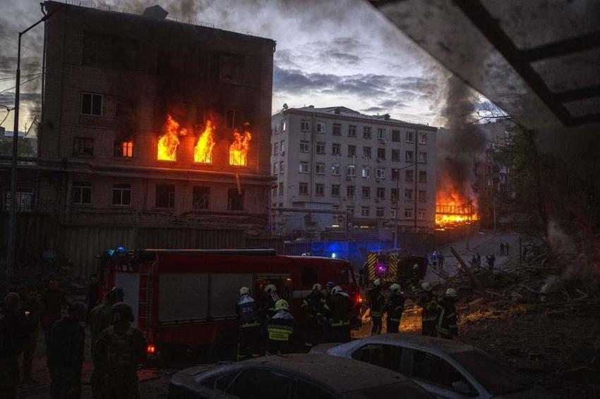 Rusya Ukrayna'da son kozunu oynadı! Zelenski'den acı itiraf geldi: Orası Cehennem!