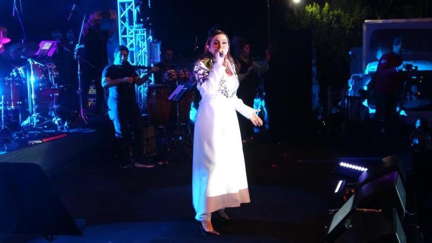 Burcu Güneş'in özel dikim elbisesinin fiyatı dudak uçuklattı! 1.5 ayda işlendi...