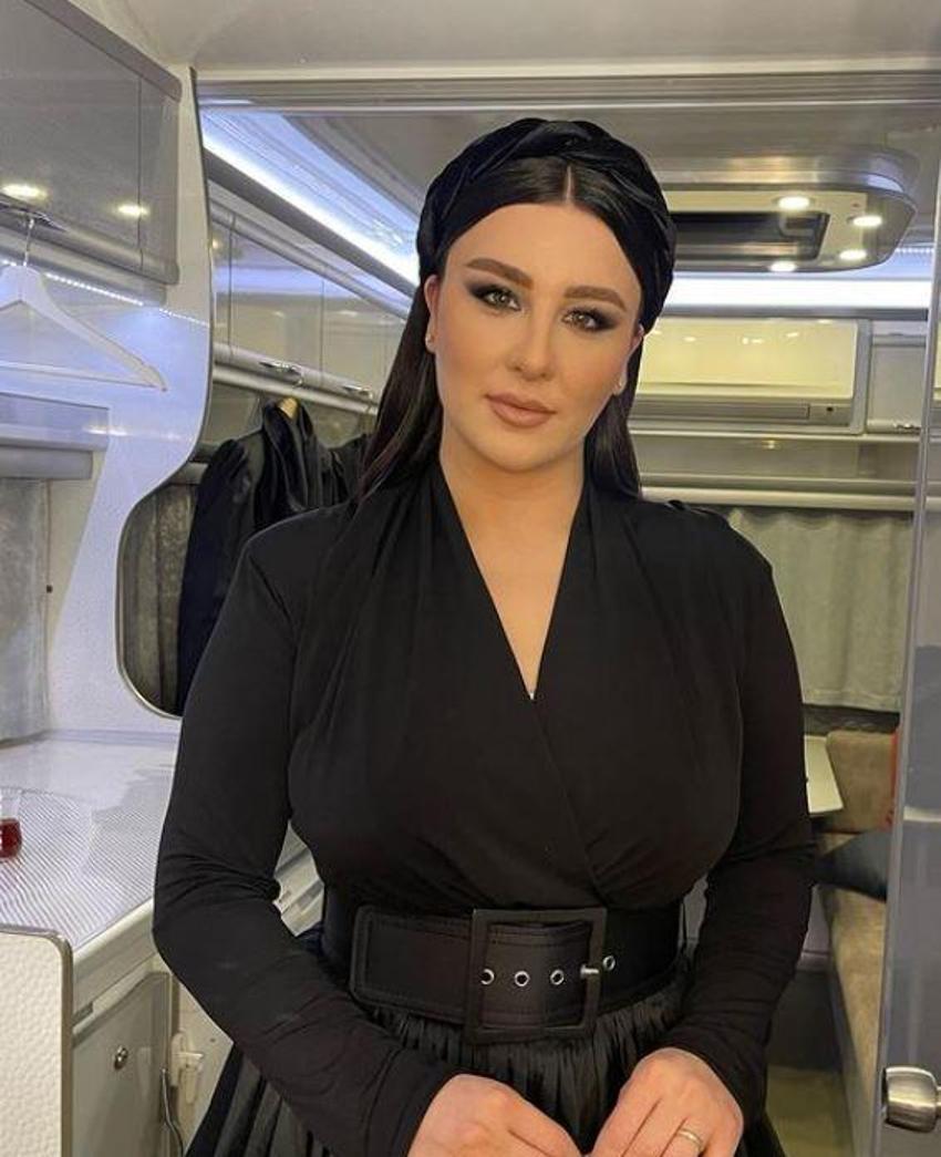 Yasemin Sakallıoğlu yıllar önce çekilen fotoğrafını paylaştı! Bakın kime benzettiler...