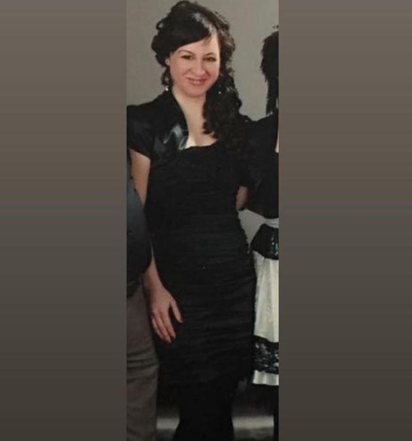 Yasemin Sakallıoğlu yıllar önce çekilen fotoğrafını paylaştı! Bakın kime benzettiler...