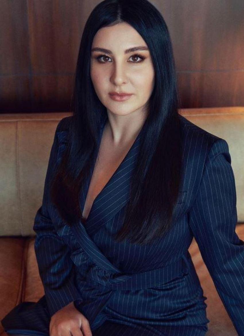 Yasemin Sakallıoğlu yıllar önce çekilen fotoğrafını paylaştı! Bakın kime benzettiler...