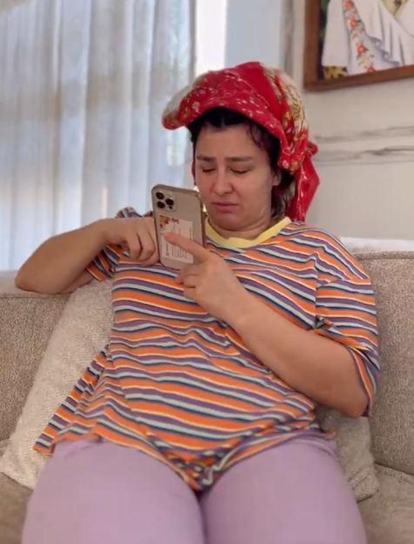 Yasemin Sakallıoğlu yıllar önce çekilen fotoğrafını paylaştı! Bakın kime benzettiler...