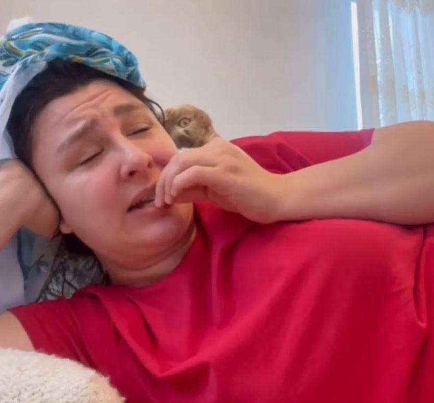 Yasemin Sakallıoğlu yıllar önce çekilen fotoğrafını paylaştı! Bakın kime benzettiler...