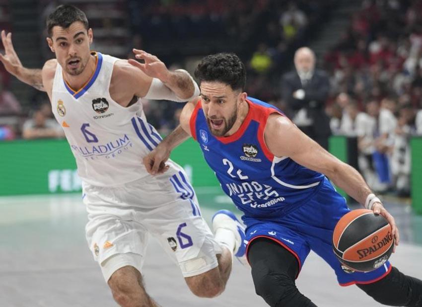 Anadolu Efes bir kez daha tarih yazdı Ergin Ataman'ın Türkçe röportajı ayakta alkışlandı!