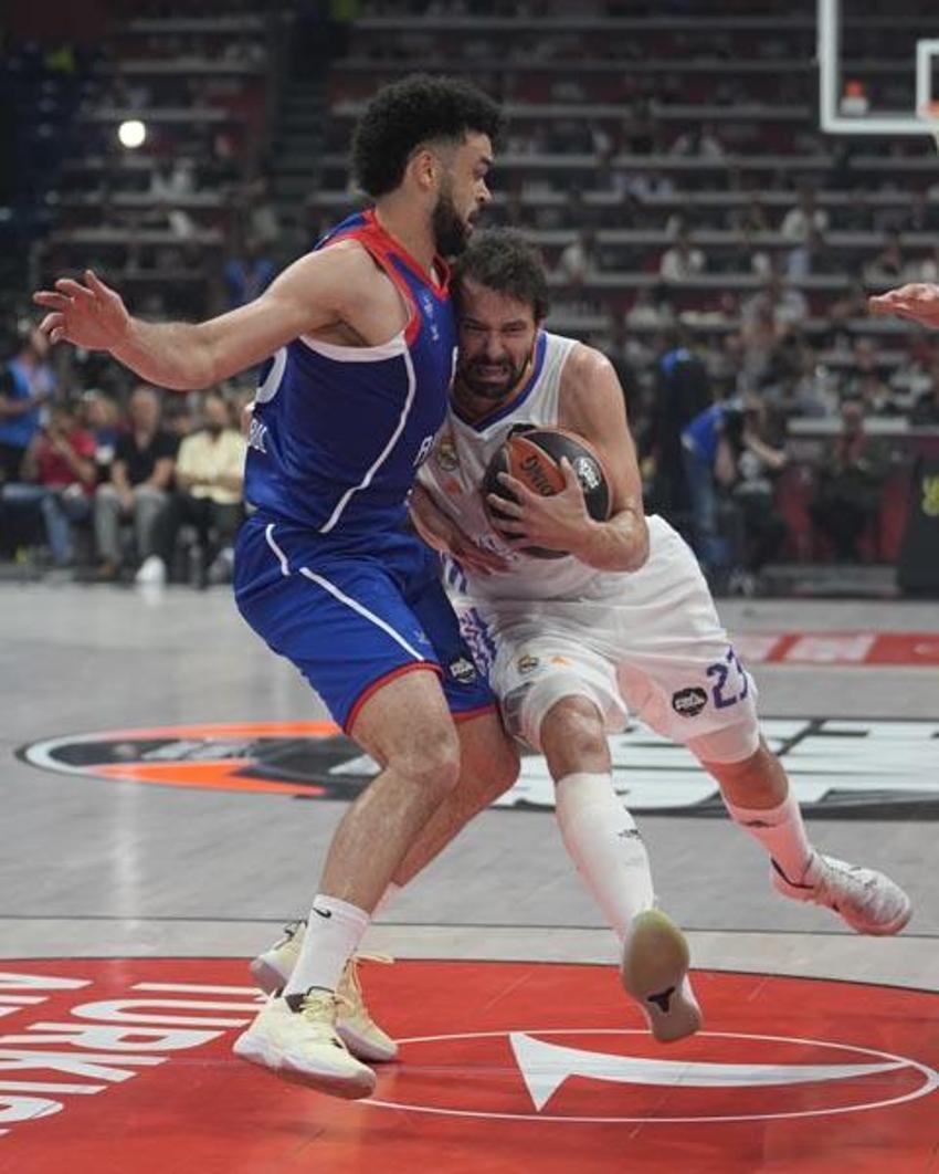 Anadolu Efes bir kez daha tarih yazdı Ergin Ataman'ın Türkçe röportajı ayakta alkışlandı!