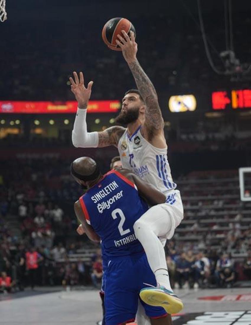 Anadolu Efes bir kez daha tarih yazdı Ergin Ataman'ın Türkçe röportajı ayakta alkışlandı!
