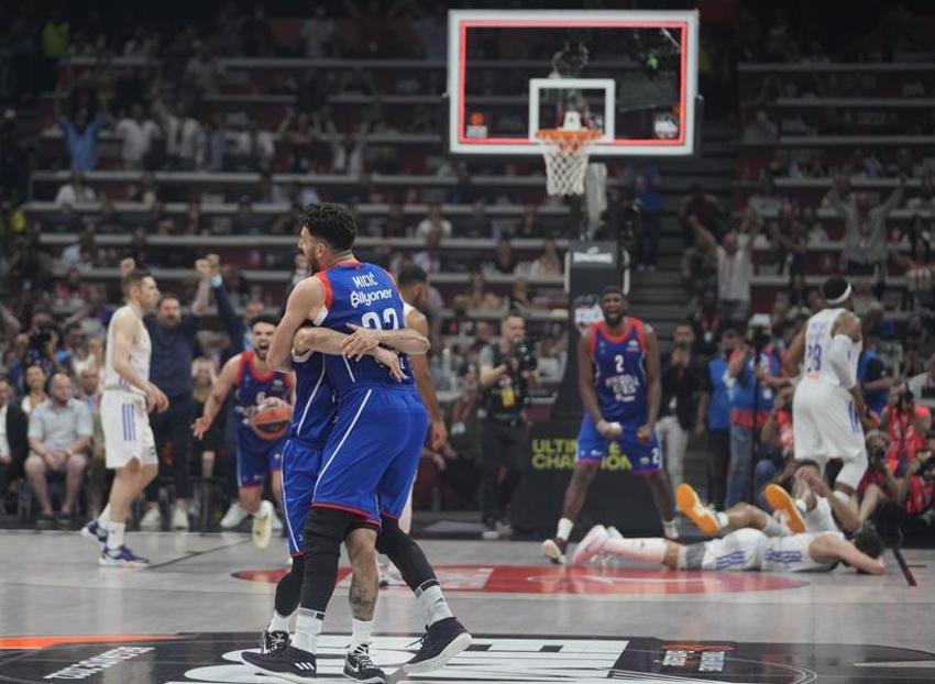 Anadolu Efes bir kez daha tarih yazdı Ergin Ataman'ın Türkçe röportajı ayakta alkışlandı!