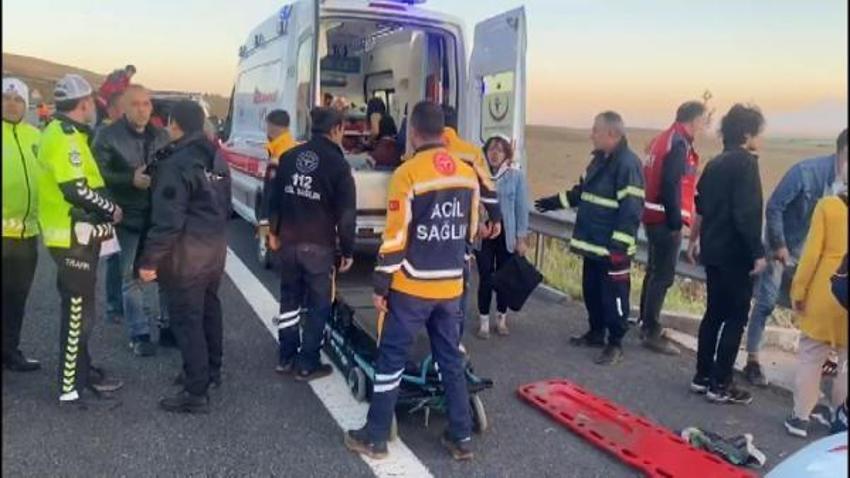 Üniversite öğrencilerini taşıyan otobüs devrildi: 2 ölü, 42 yaralı