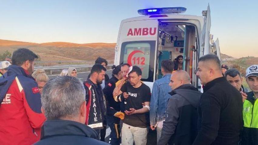 Üniversite öğrencilerini taşıyan otobüs devrildi: 2 ölü, 42 yaralı