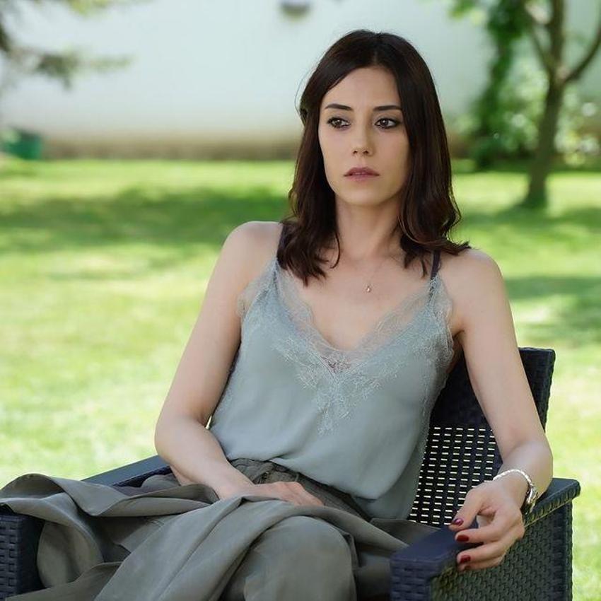 Cansu Dere ve Caner Cindoruk aşk mı yaşıyor! Dere'den bomba yanıt...