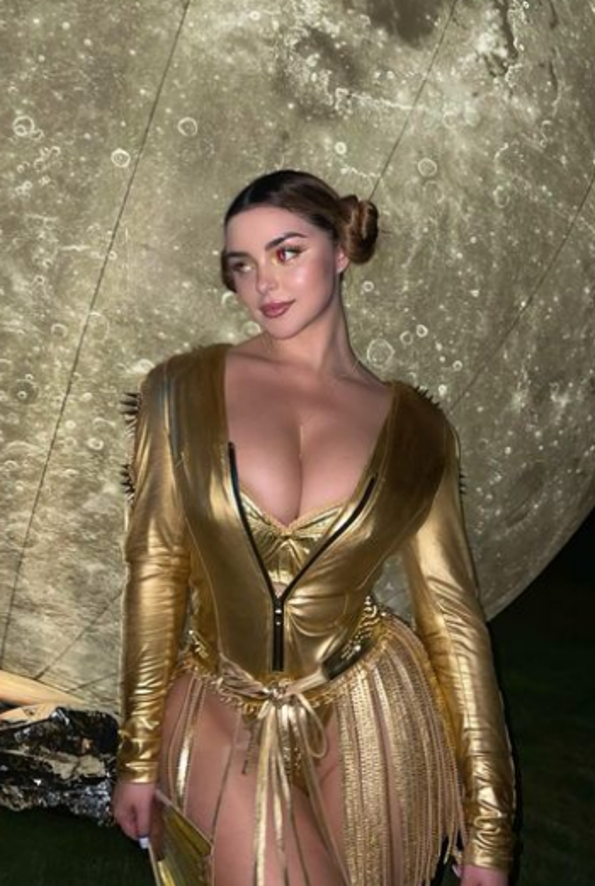 Demi Rose uzay pozlarıyla bakın kime benzetildi!