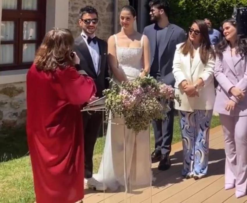 Melis Birkan ile Aras Aydın evlendi! Düğüne ünlü akını...