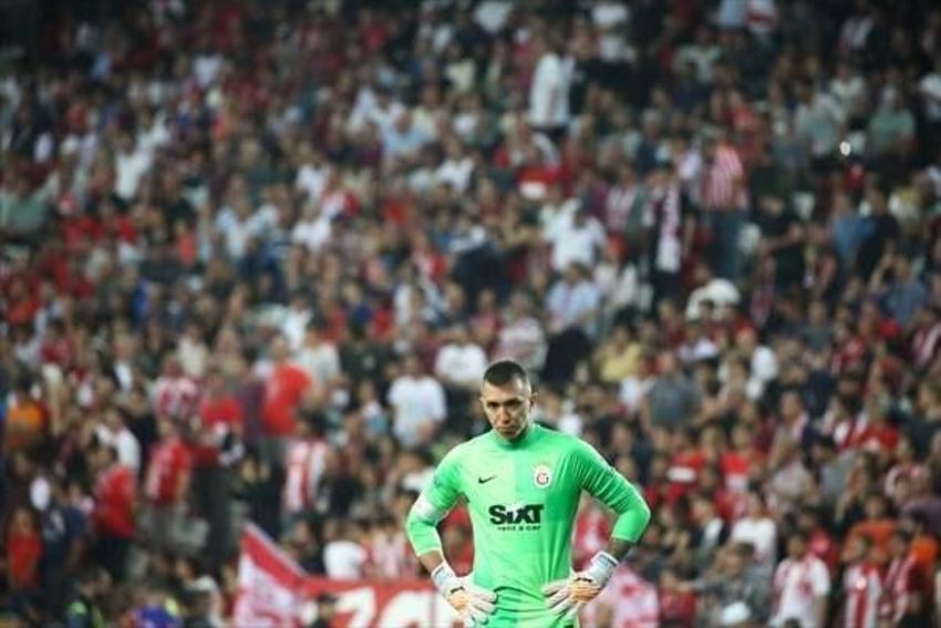 Muslera Dursun Özbek'i duydu dünyaca ünlü yıldızı açıkladı! 'Süper Lig'e getiririm'