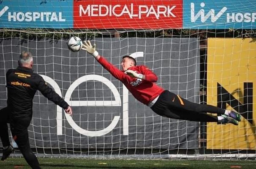 Muslera Dursun Özbek'i duydu dünyaca ünlü yıldızı açıkladı! 'Süper Lig'e getiririm'